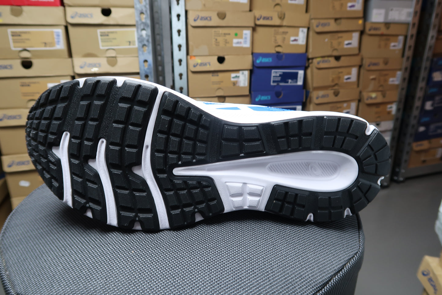 ASICS MENS JOLT 3 BEGINNER RUNNING SHOE