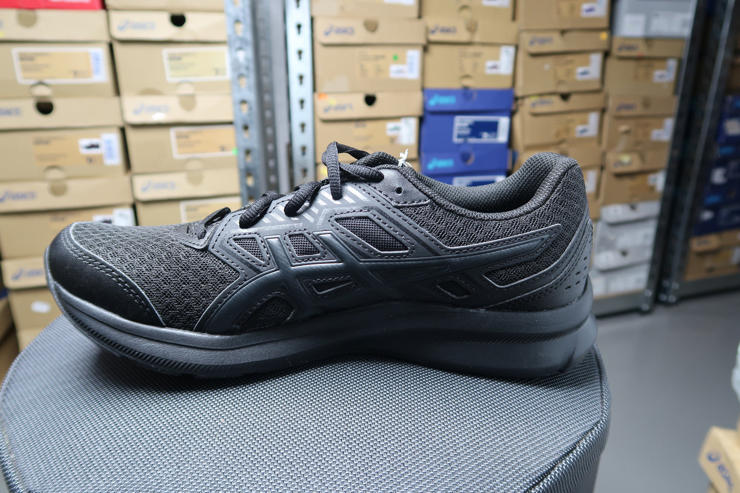 ASICS MENS JOLT 3 BEGINNER RUNNING SHOE (BLACK/BLACK)